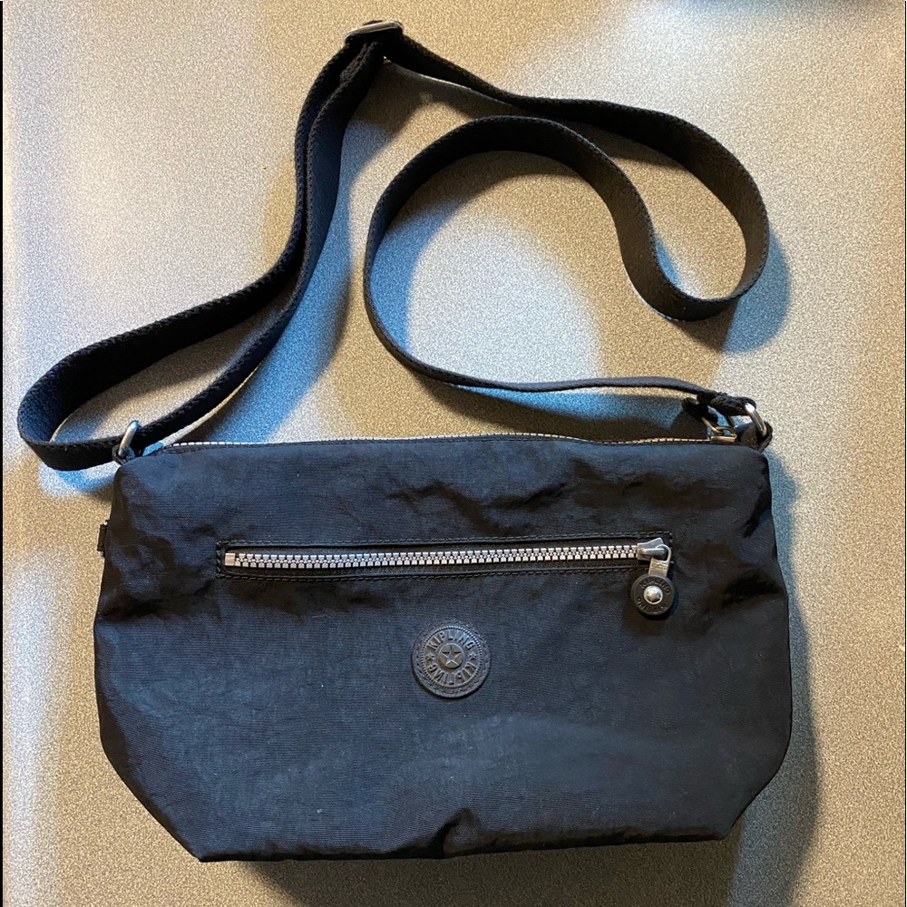 EUC / Kipling Cross Body Bag / black